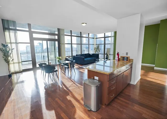 29th Floor 2br Grant Park With Balcony, Gym Chicago